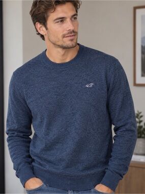 Hollister Men's Heather Navy Crewneck Sweater size Medium.